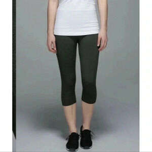 Lululemon Seamlessly Street Crop Heathered Gator Green Size 4